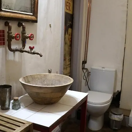 Romy's - Ensuite In Shared Village Chateau Appartamento