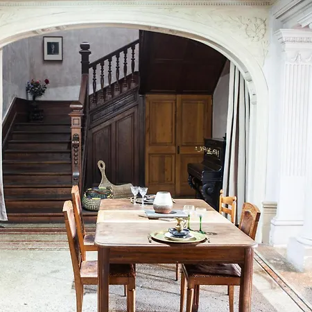 Appartamento Romy's - Ensuite In Shared Village Chateau